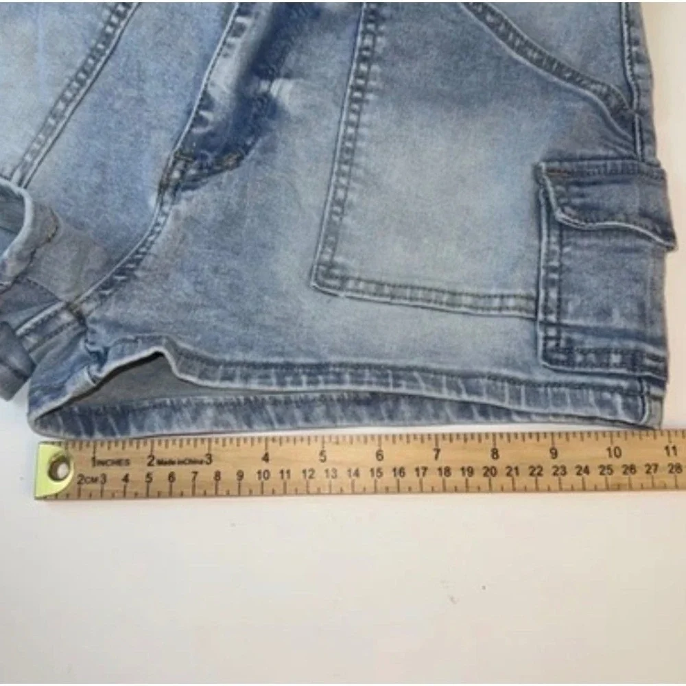 Women's Denim Cargo Shorts Light‎ Wash Size 30 (W26) Stretch Medium Rise